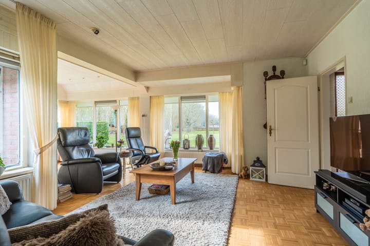 Foto 32 van Lutjeloosterweg 11