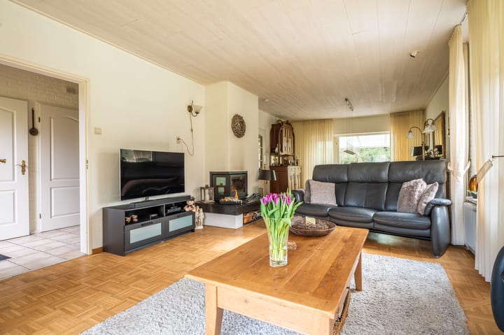 Foto 33 van Lutjeloosterweg 11