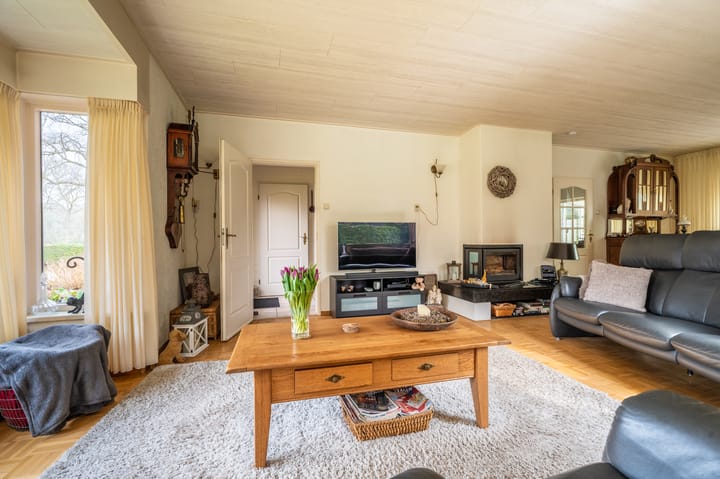 Foto 35 van Lutjeloosterweg 11