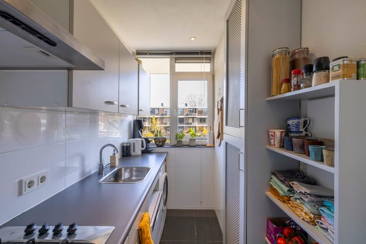 Photo 19 of Reviusstraat 32