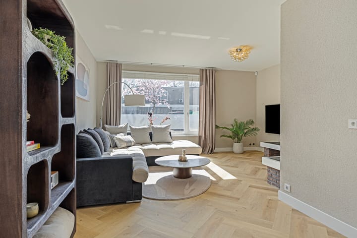 Foto 2 van Adelaar 91