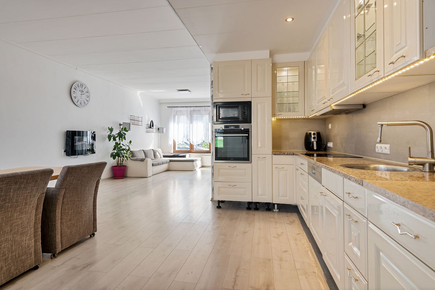 Photo 5 of Wijkerstraatweg 261