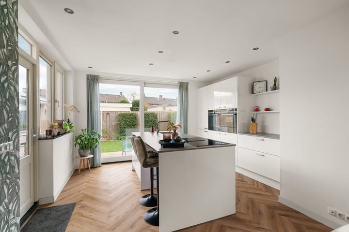 Foto 11 van Roncallistraat 38