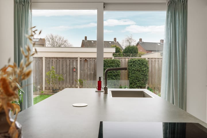 Foto 12 van Roncallistraat 38