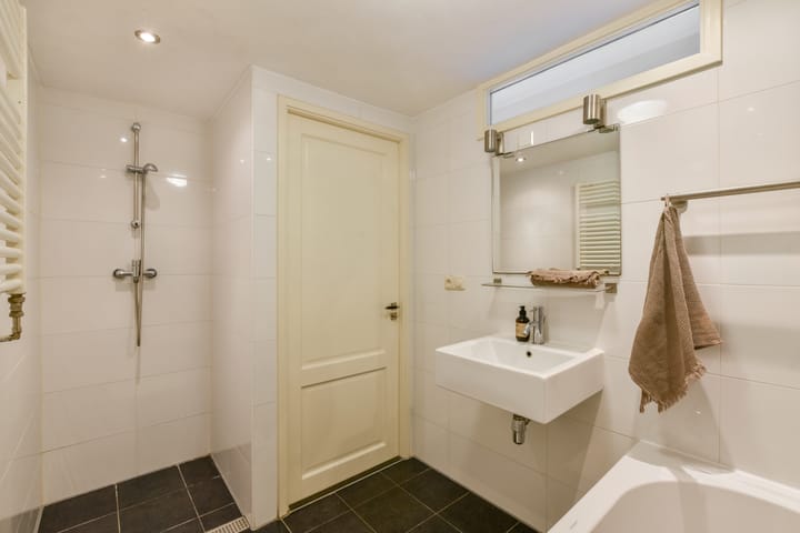 Photo 13 of Vrolikstraat 262-4