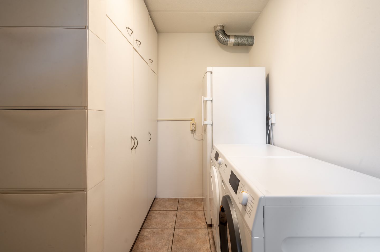 Photo 19 of Van Emsthof 8