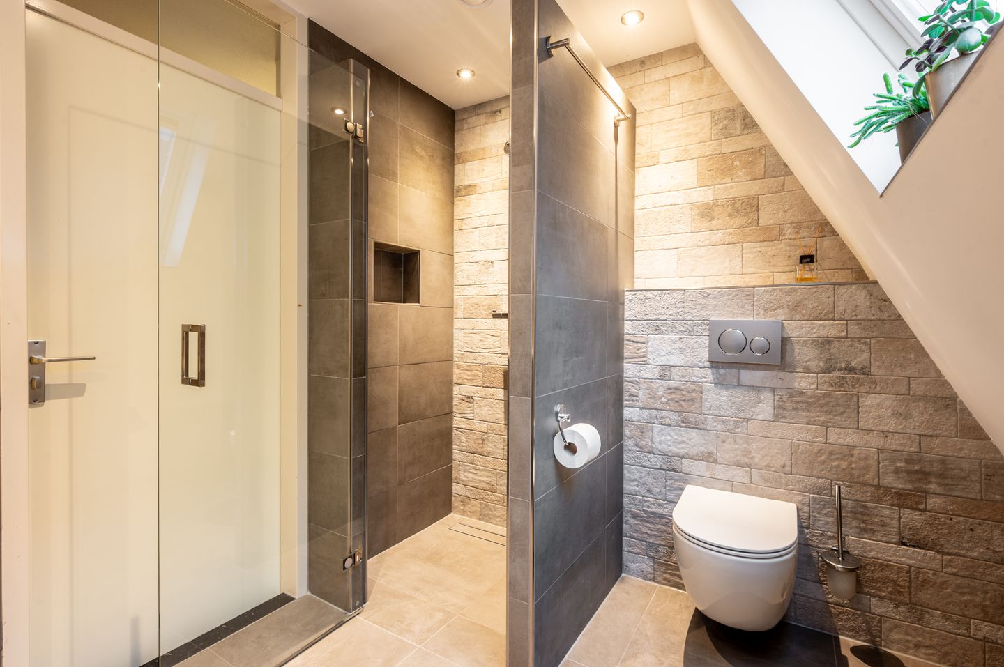 Photo 29 of Van Emsthof 8