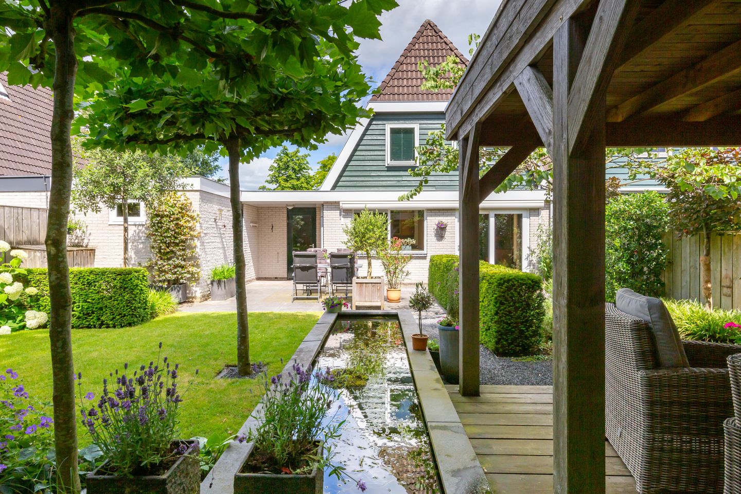 Photo 44 of Van Emsthof 8