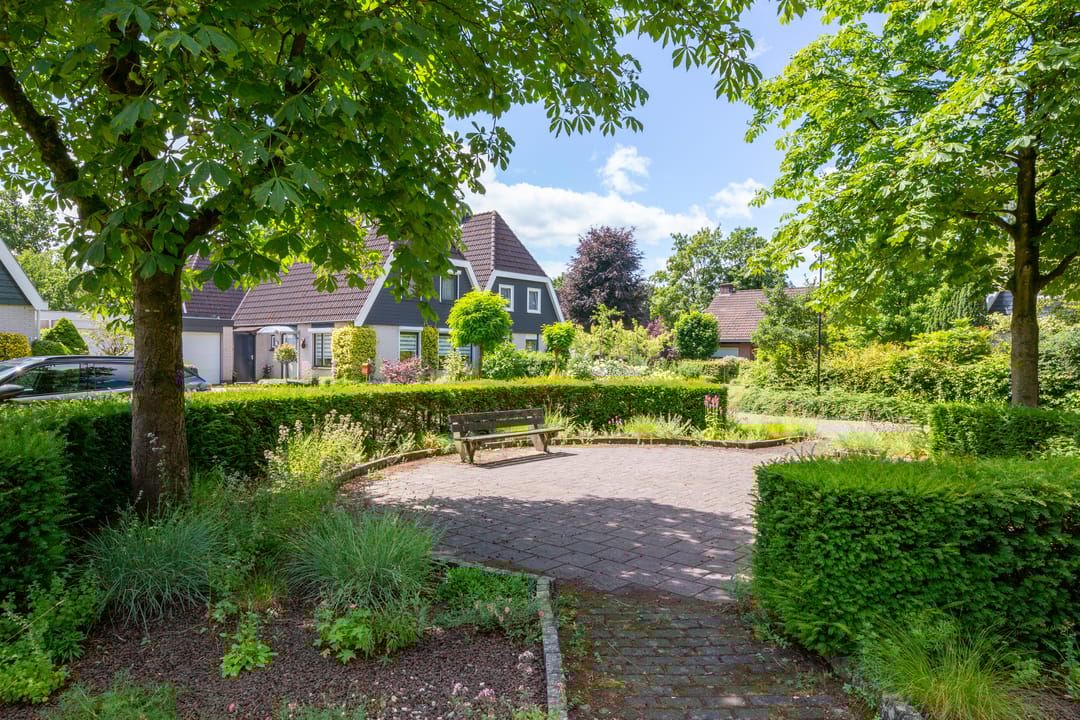 Photo 52 of Van Emsthof 8