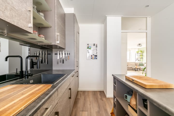 Foto 10 van Herman Gorterplaats 297