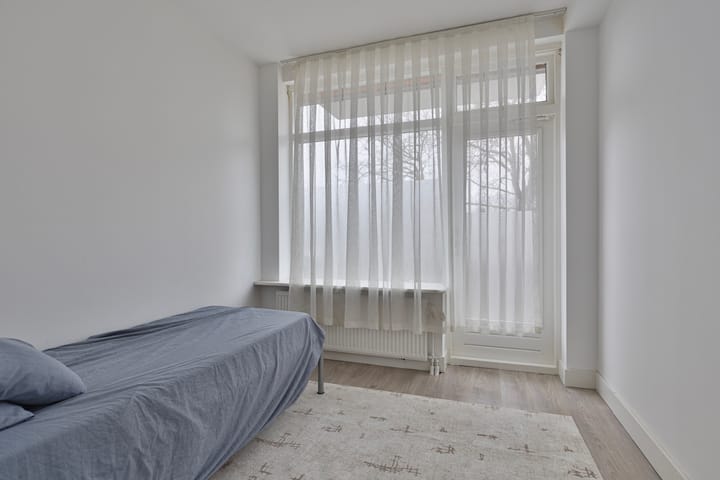 Photo 15 of Lampsinsstraat 35