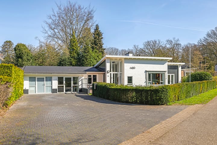 Photo 1 of Julianalaan 5