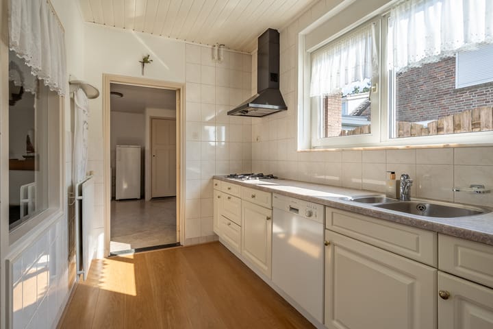 Photo 18 of Voorstraat 10