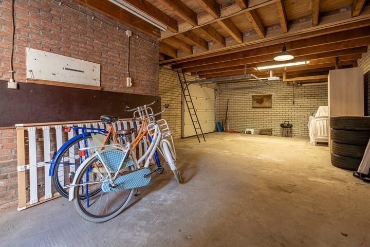 Photo 35 of Voorstraat 10