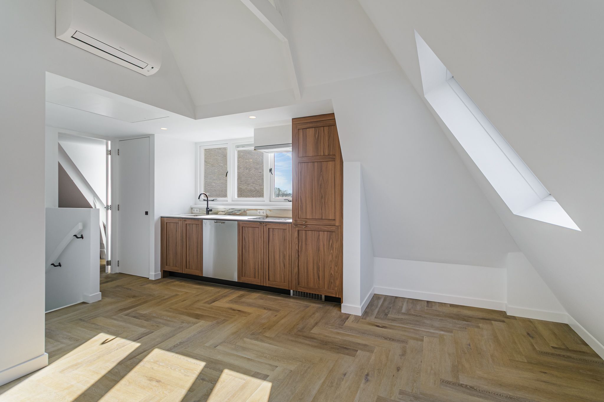 Photo 12 of Landstraat 8-C