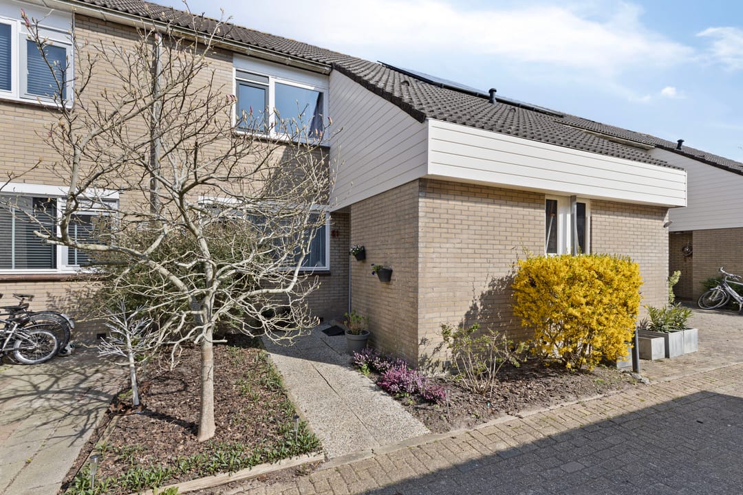 Foto 1 van Girsesland 81