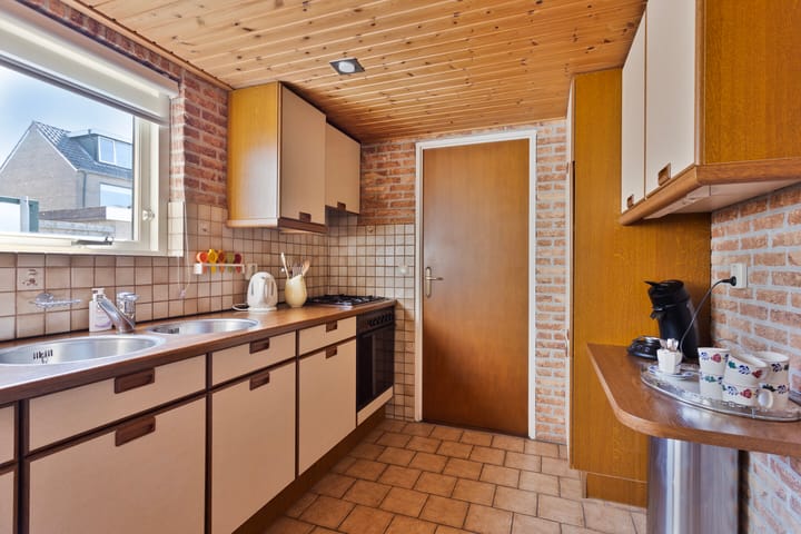 Photo 6 of Rozenstraat 34