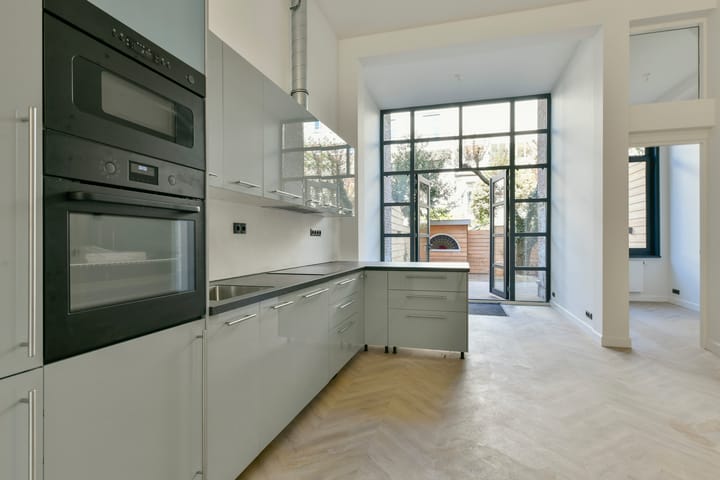 Photo 3 of Van Breestraat 86-H