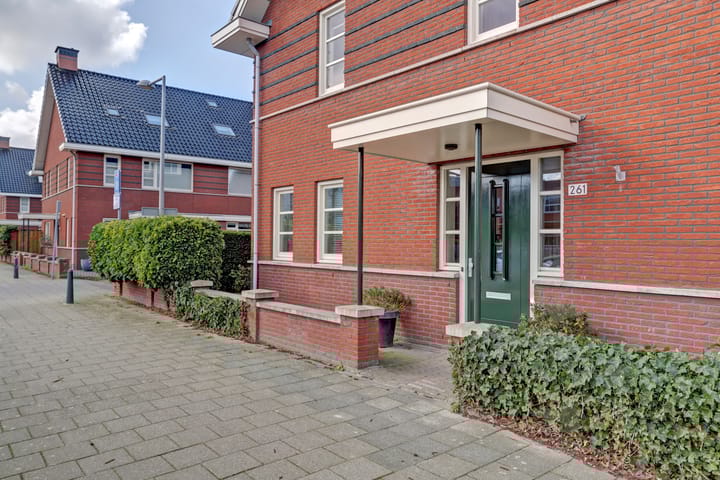 Foto 4 van Vrouw Avenweg 261