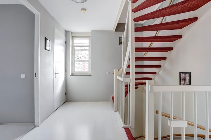 Foto 23 van Vrouw Avenweg 261