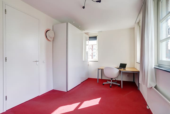 Foto 32 van Vrouw Avenweg 261