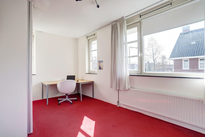 Foto 33 van Vrouw Avenweg 261