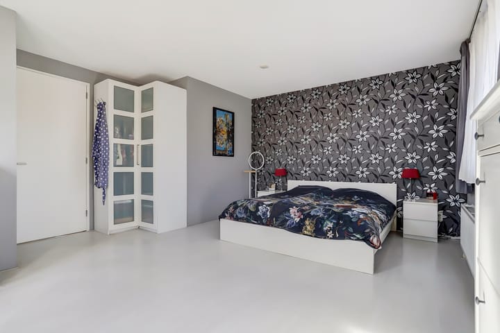 Foto 25 van Vrouw Avenweg 261