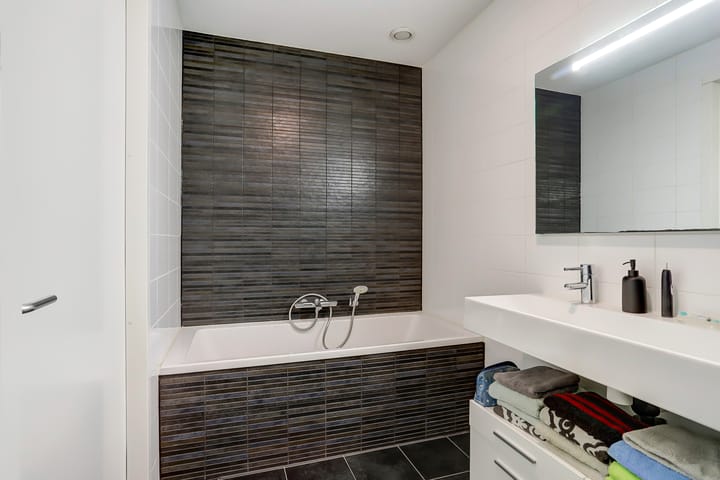 Foto 29 van Vrouw Avenweg 261