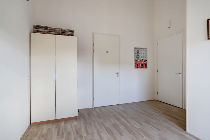 Foto 35 van Vrouw Avenweg 261