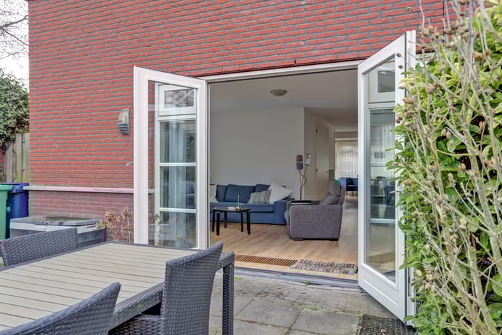 Foto 13 van Vrouw Avenweg 261