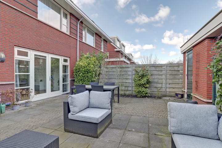 Foto 12 van Vrouw Avenweg 261