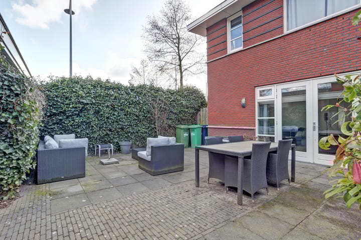 Foto 11 van Vrouw Avenweg 261