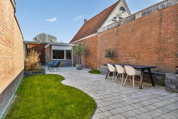 Photo 6 of Burgerhoutsestraat 111