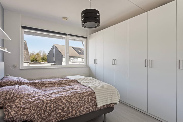 Foto 15 van Vaandrig 12