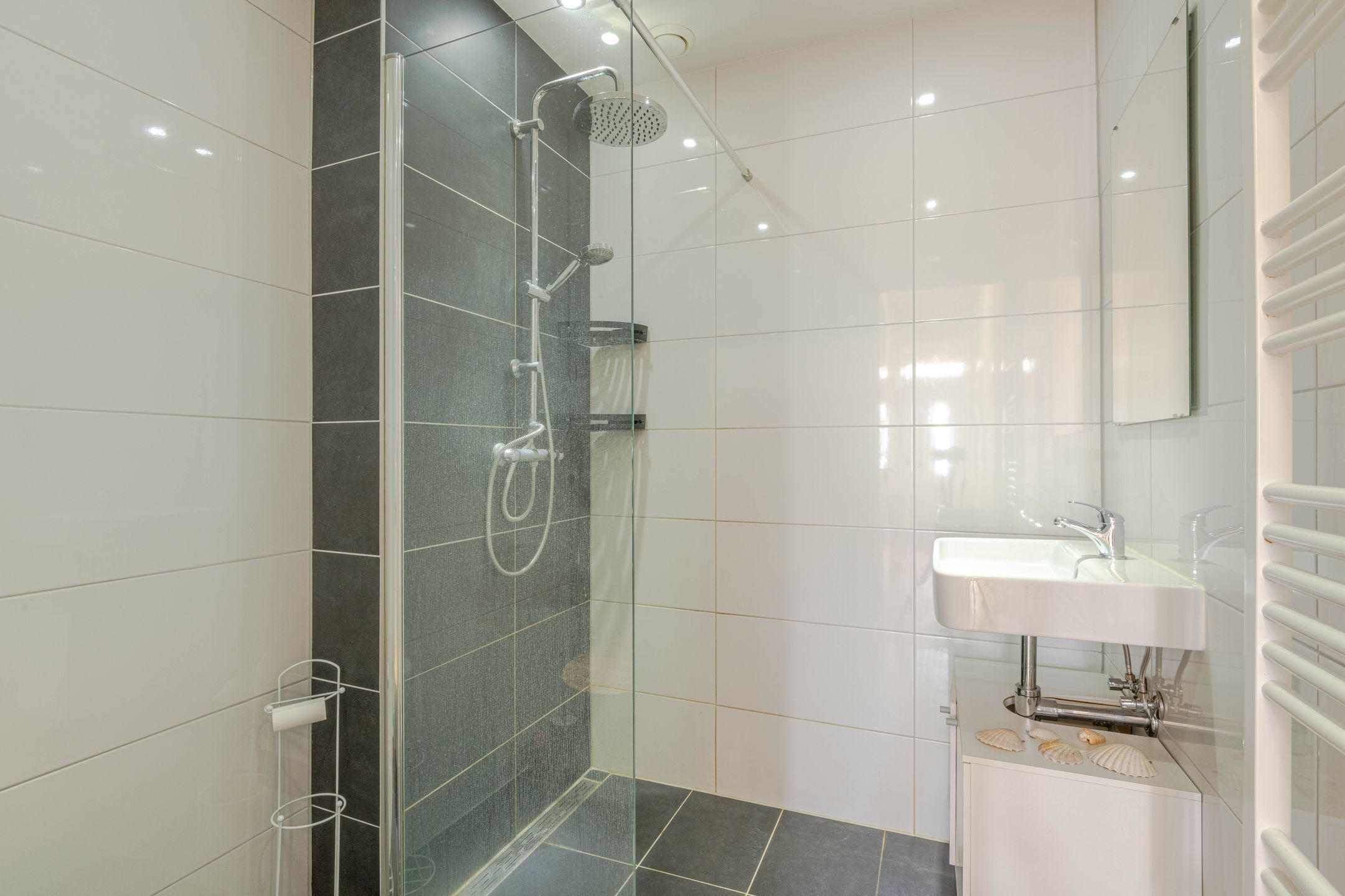 Photo 18 of Moerkerkestraat 59-A