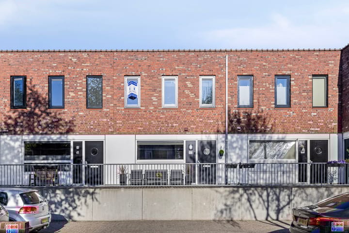 Foto 2 van Puntkroos 43