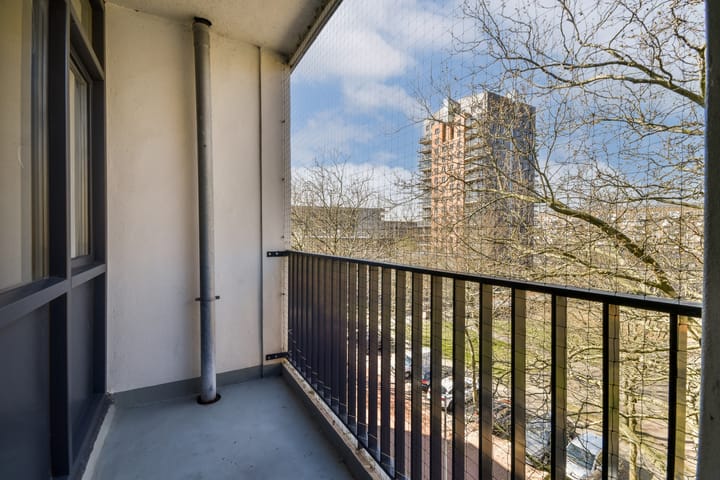 Photo 6 of Jan van Duivenvoordestraat 8-3