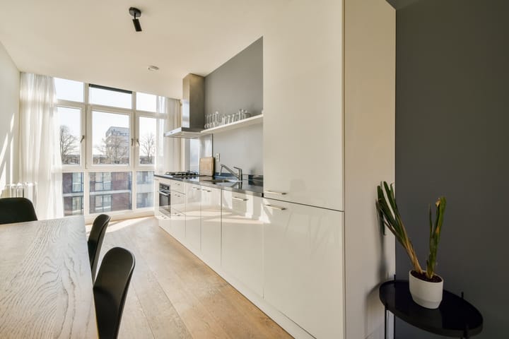 Photo 8 of Jan van Duivenvoordestraat 8-3