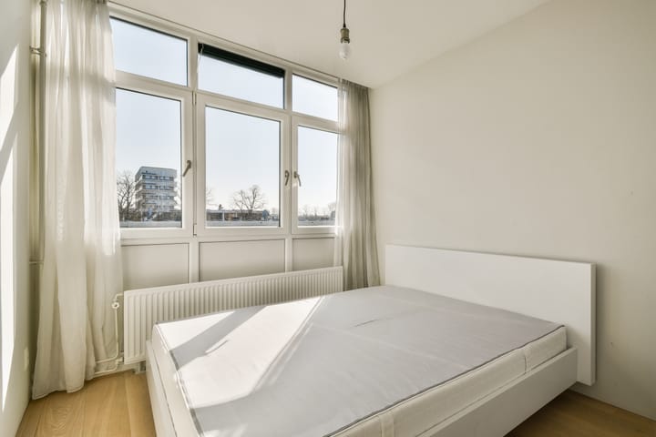 Photo 11 of Jan van Duivenvoordestraat 8-3