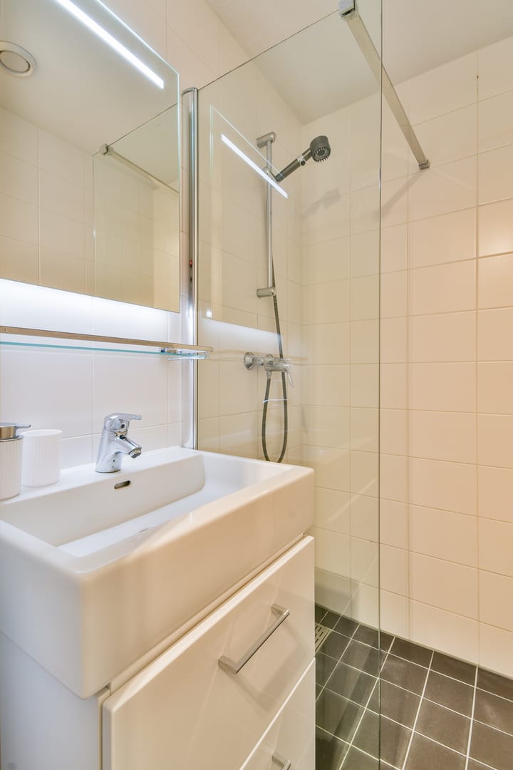 Photo 15 of Jan van Duivenvoordestraat 8-3