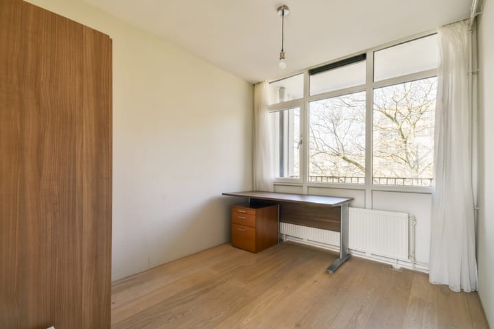 Photo 17 of Jan van Duivenvoordestraat 8-3