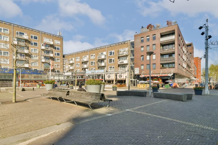 Photo 22 of Jan van Duivenvoordestraat 8-3