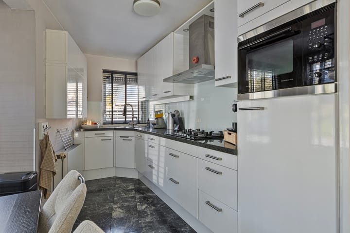 Foto 3 van Adrienne Solserpad 30