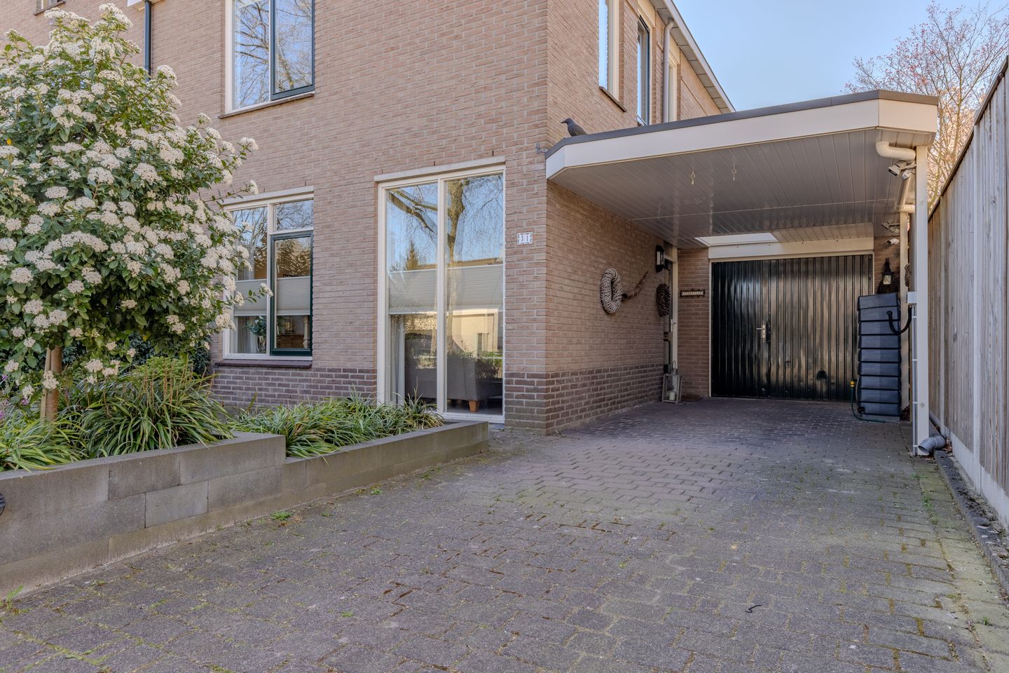 Photo 34 of Joke Smitlanden 31