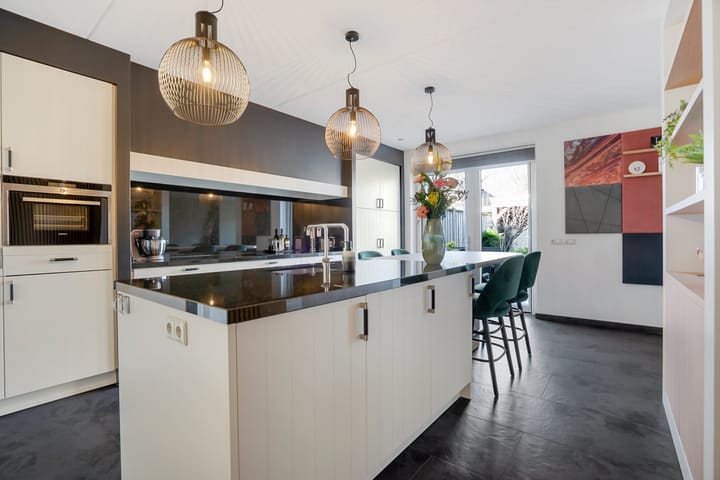 Foto 2 van Raanhuisstraat 9