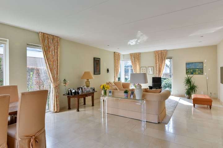 Photo 10 of Oosterlandweg 2