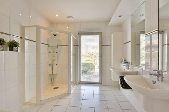 Photo 16 of Oosterlandweg 2