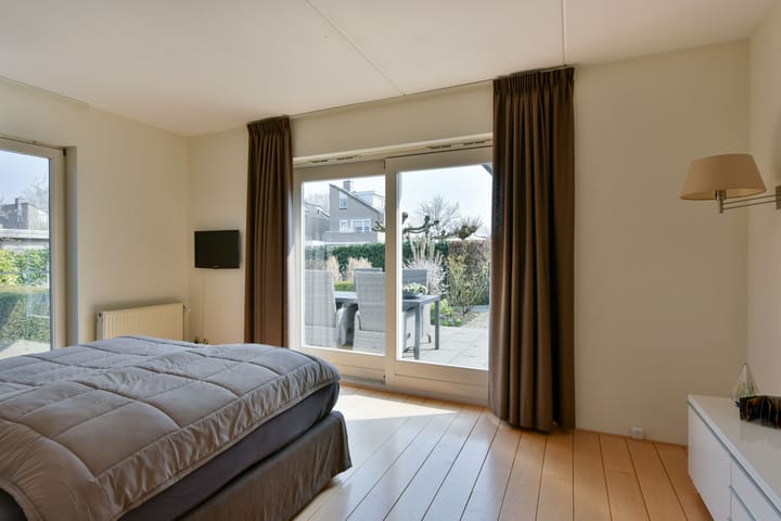 Photo 18 of Oosterlandweg 2