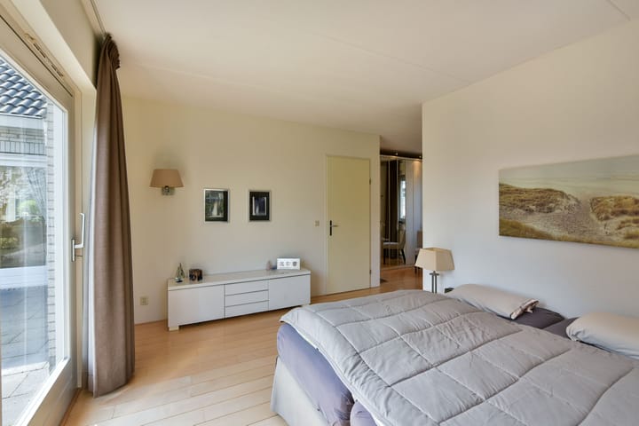 Photo 19 of Oosterlandweg 2