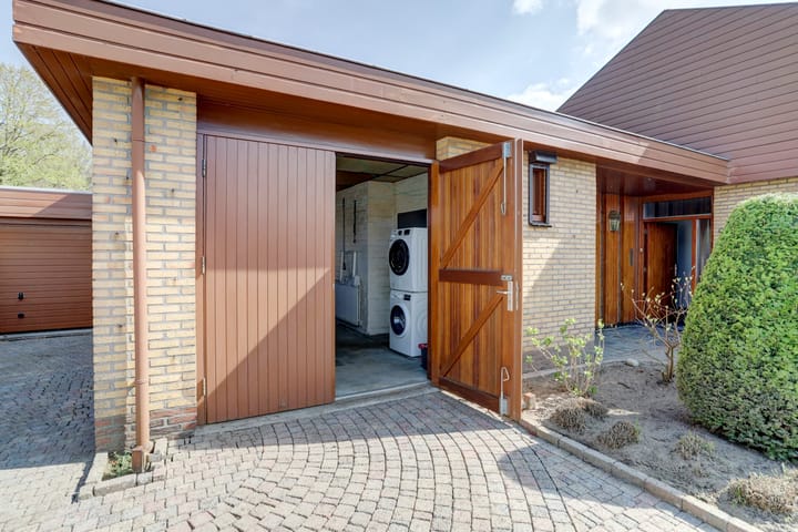 Photo 31 of John Kennedy-laan 9